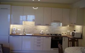 Water View Brand New Apartment, Short Stroll To Beach, Peaceful!